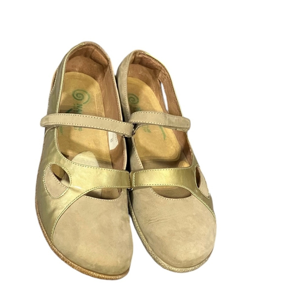 Naot Suede Beige Gold Flats Size 40/9 - Picture 3 of 10